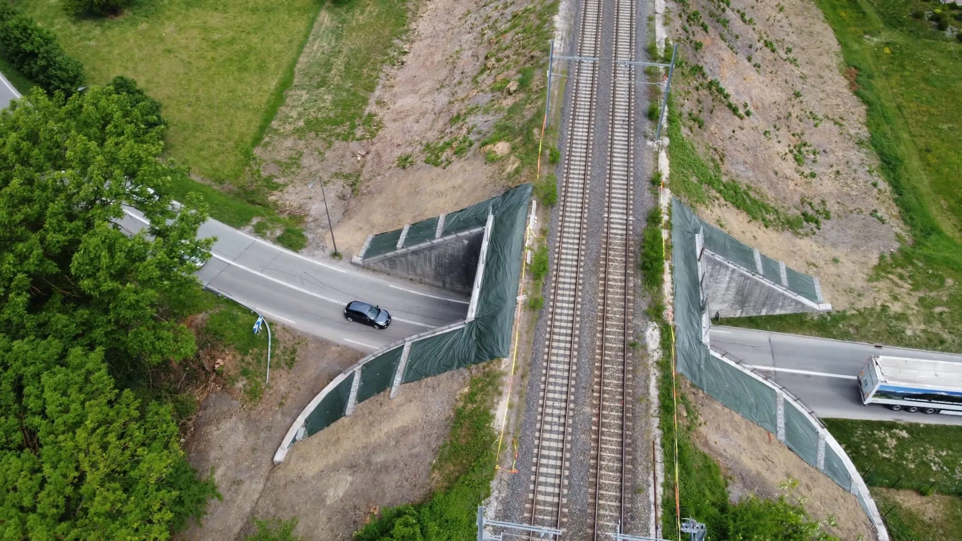 Vue aérienne du pont et des talus traités — Montmélian